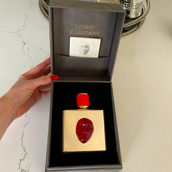 Valmont Accessories - Authentic Valmont Storie Veneziane Rosso